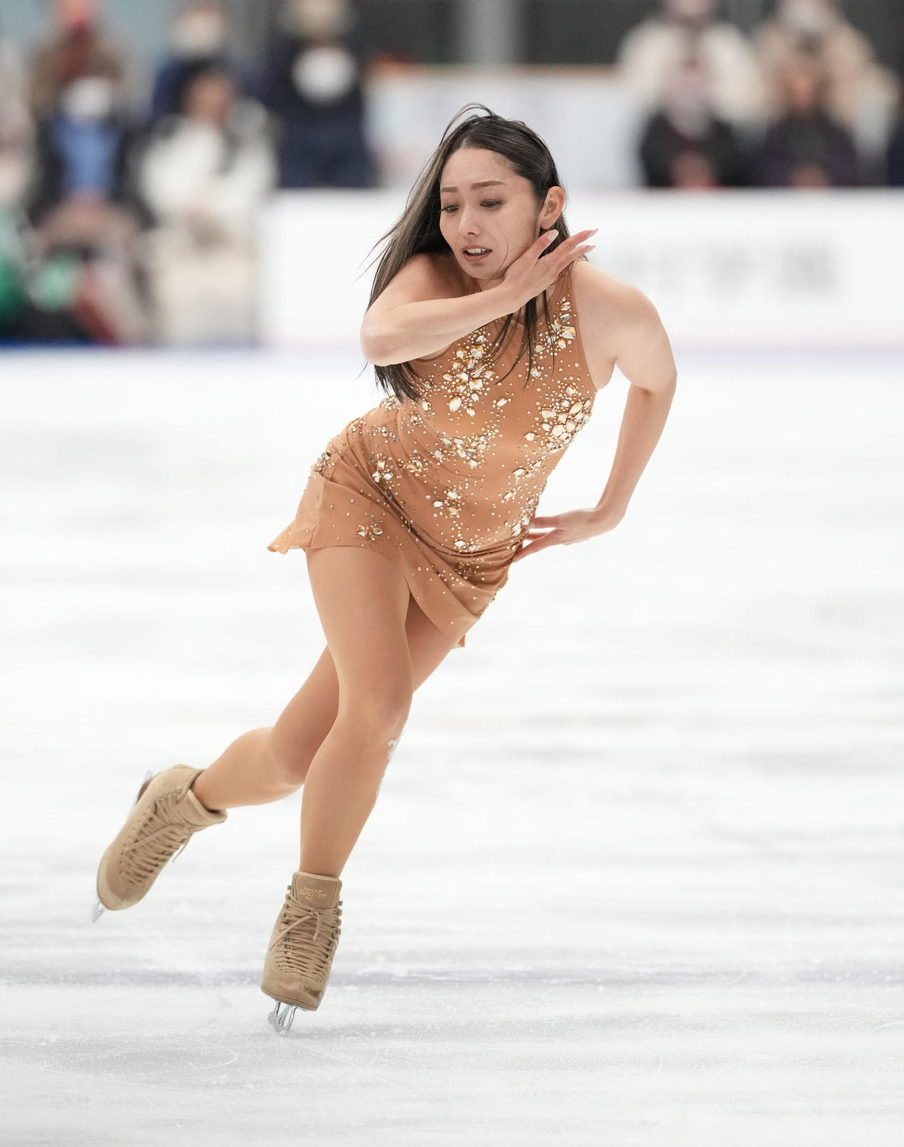 華麗な演技を披露する安藤美姫さん（撮影・森本幸一）