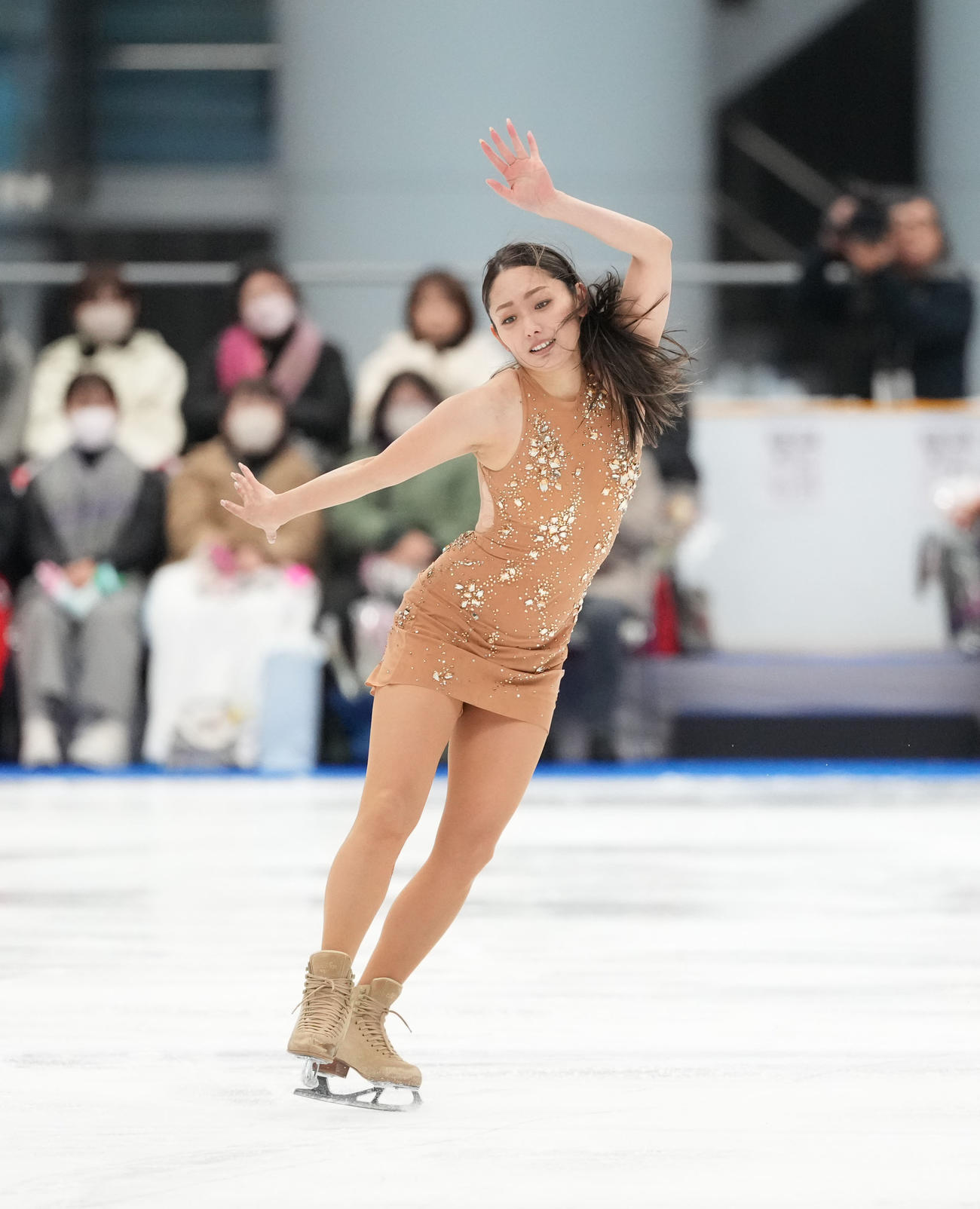 華麗な演技を披露する安藤美姫さん（撮影・森本幸一）
