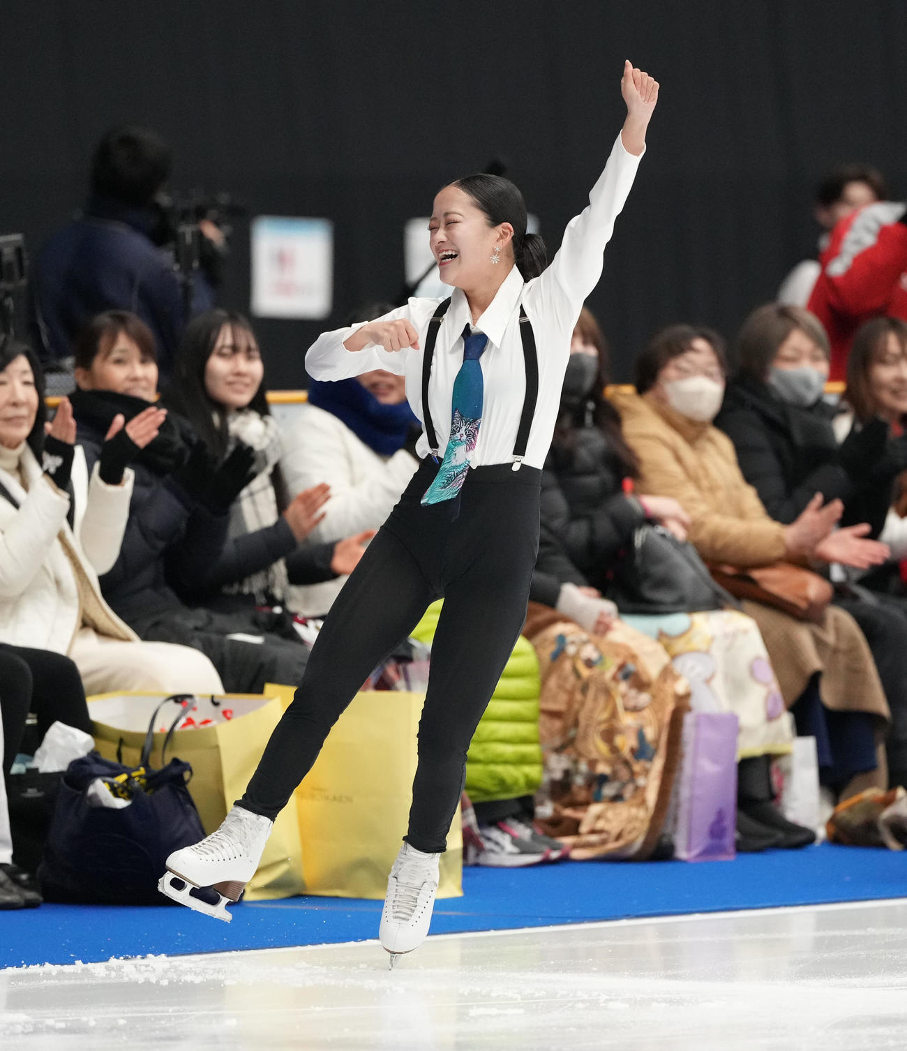 華麗な演技を披露する渡辺（撮影・森本幸一）
