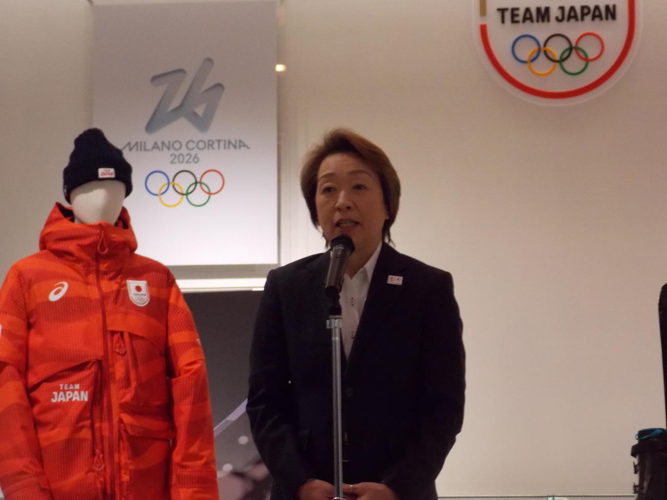 日本オリンピック委員会（JOC）の仕事始めにあいさつした橋本聖子会長（撮影・松本航）
