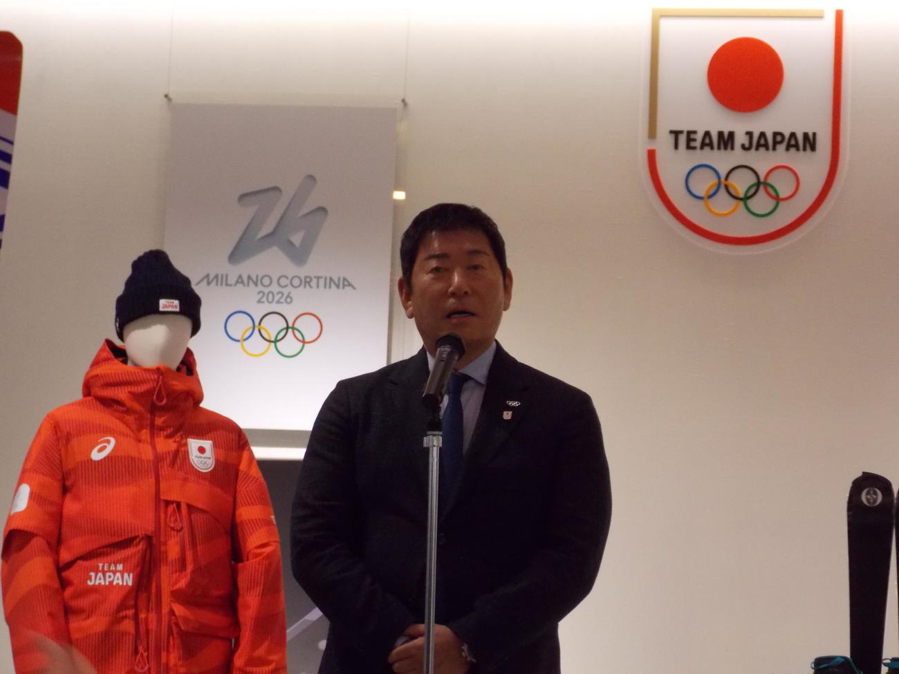 日本オリンピック委員会（JOC）の仕事始めにあいさつした渡辺守成副会長（撮影・松本航）