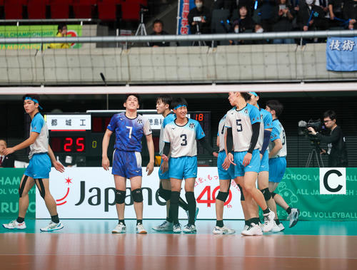 都城工対徳島科学技術　試合が終了し都城工に敗れた徳島科学技術（撮影・増田悦実）