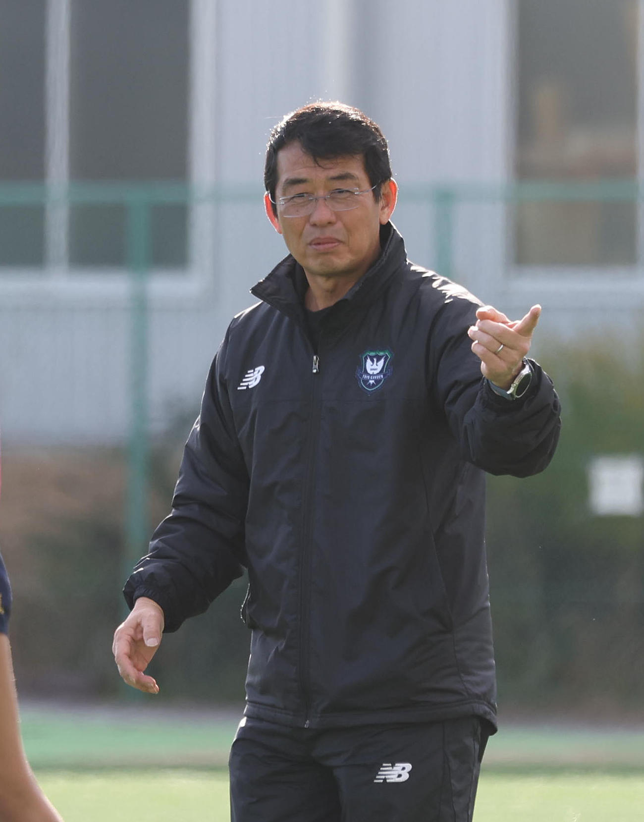 選手に指示を出す桐蔭学園藤原監督（撮影・白石智彦）