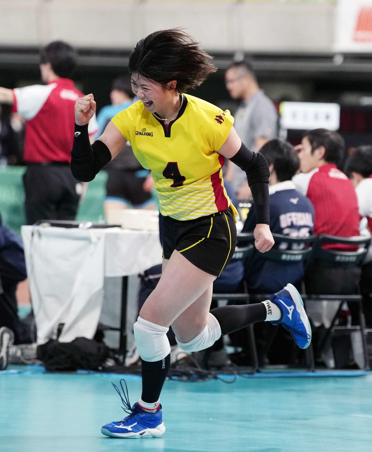 女子2回戦　富士見対下北沢成徳　第3セット　スパイクを決め笑顔でガッツポーズをする富士見・福元（撮影・小島史椰）
