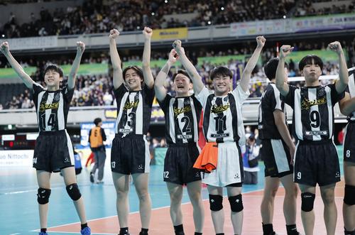 静清対東亜学園　東亜学園に勝利し、喜ぶ静清の選手たち（撮影・山本朝陽）