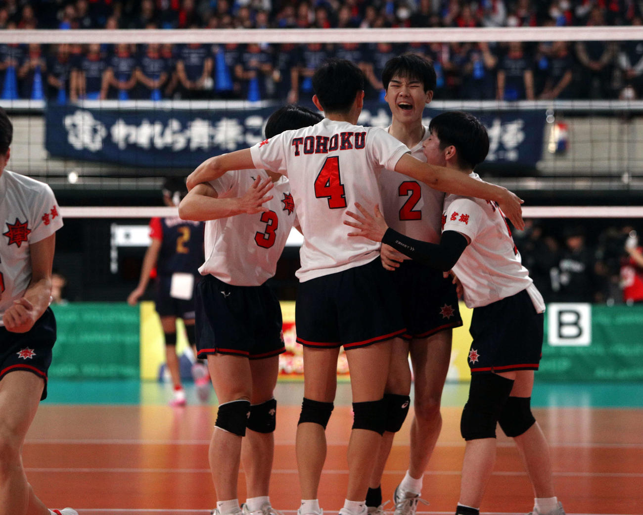 東北対東山　第1S、得点を喜ぶ東北の選手ら（撮影・木村有優）