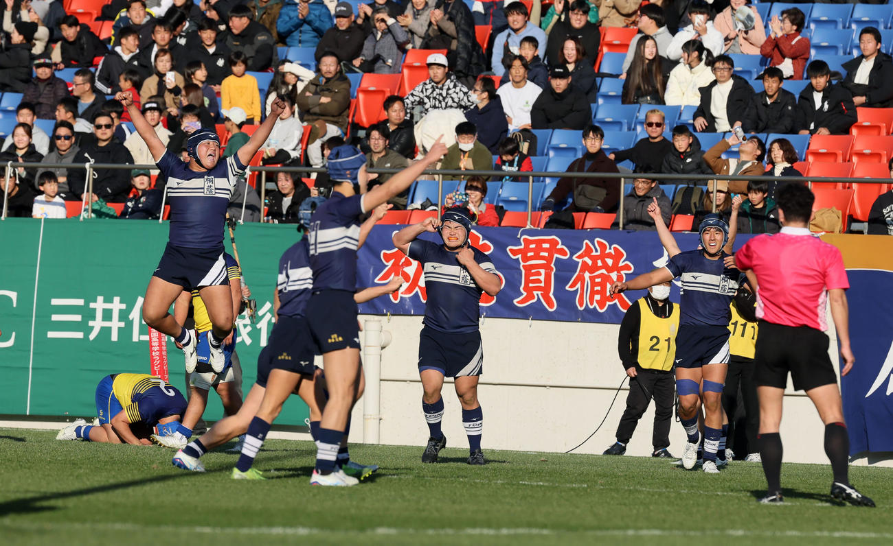 京都成章対桐蔭学園　京都成章を破って優勝を決めた桐蔭学園フィフティーン（撮影・加藤哉）