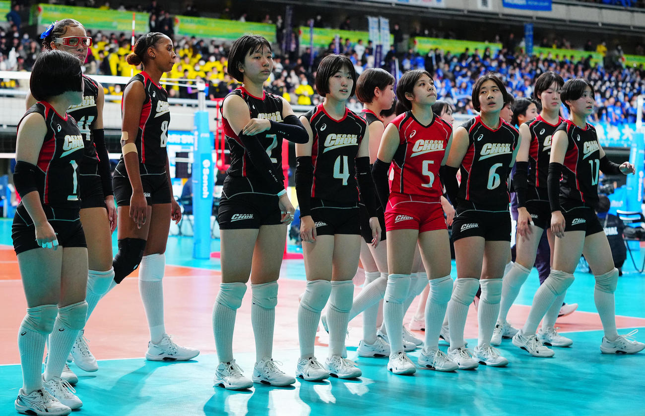 細田学園対高知中央　接戦の末に敗れ肩を落とす高知中央の選手たち（撮影・垰建太）