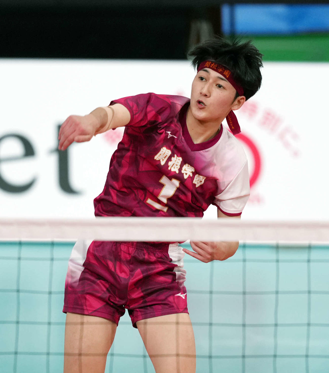男子2回戦　東海大相模対関根学園　第2セット　スパイクを放つ関根学園・竹田（撮影・小島史椰）
