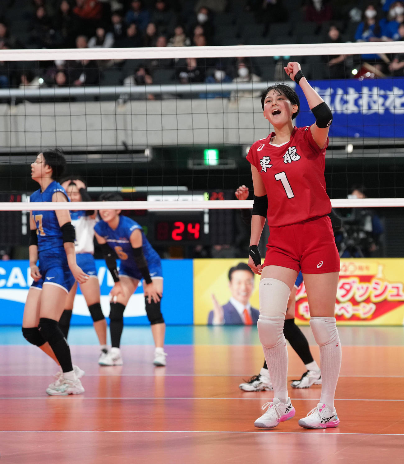 奈良文化対東九州龍谷　奈良文化を破りガッツポーズする東九州龍谷・忠願寺（撮影・足立雅史）