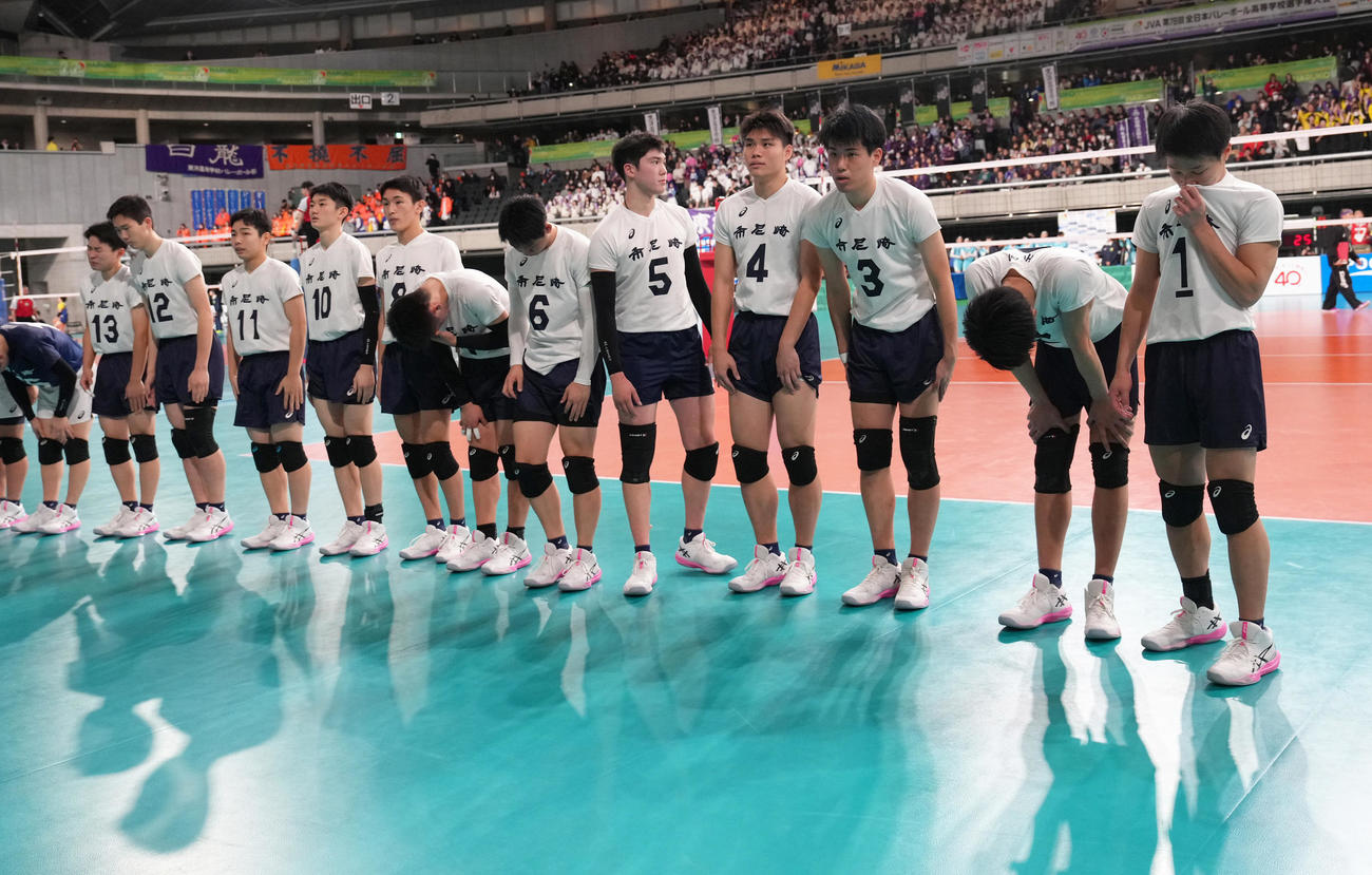 男子3回戦　市尼崎対雄物川　雄物川に敗れた市尼崎（撮影・足立雅史）