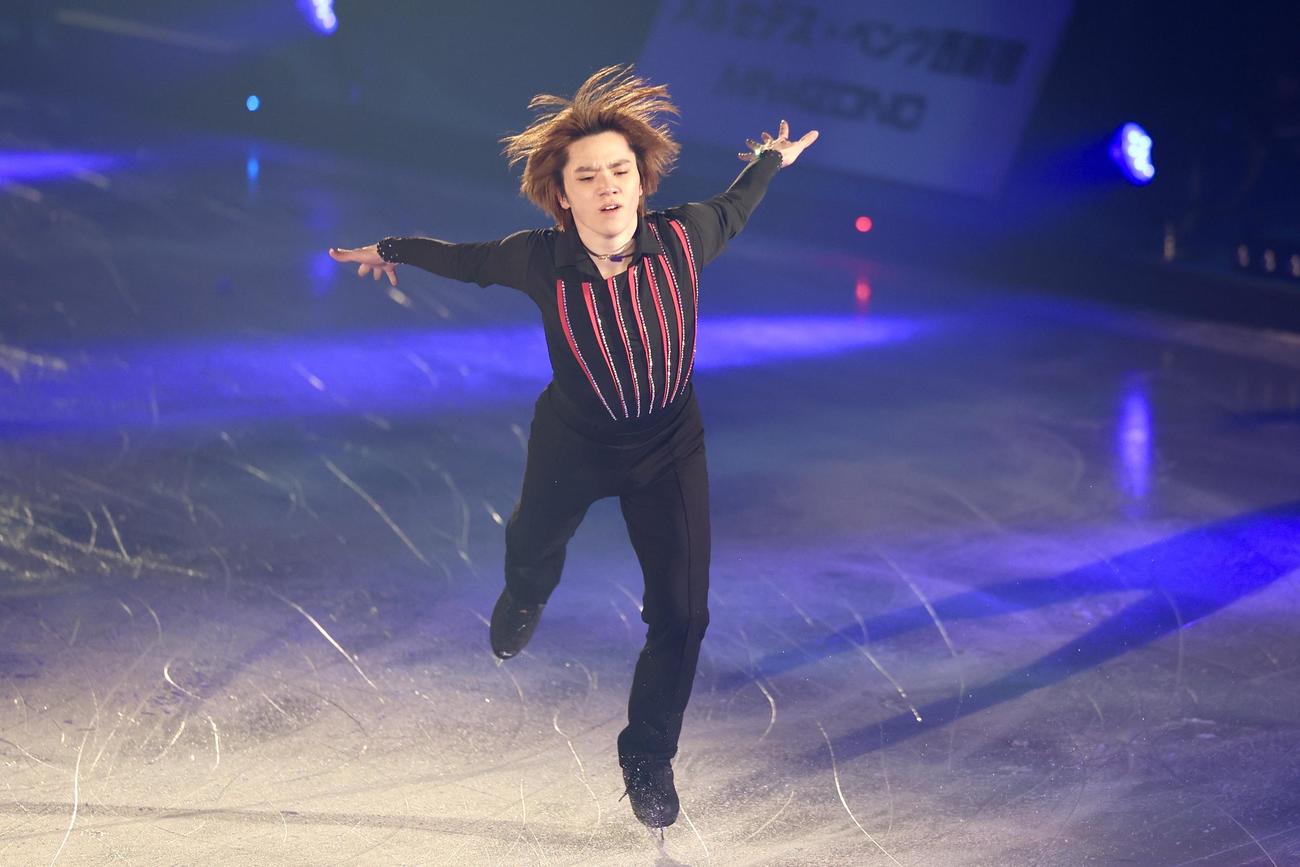 「プリンスアイスワールド2025－2026 PIW THE MUSICAL～The Best of BROADWAY～東京公演」で華麗な演技を披露する宇野昌磨さん（撮影・宮地輝）
