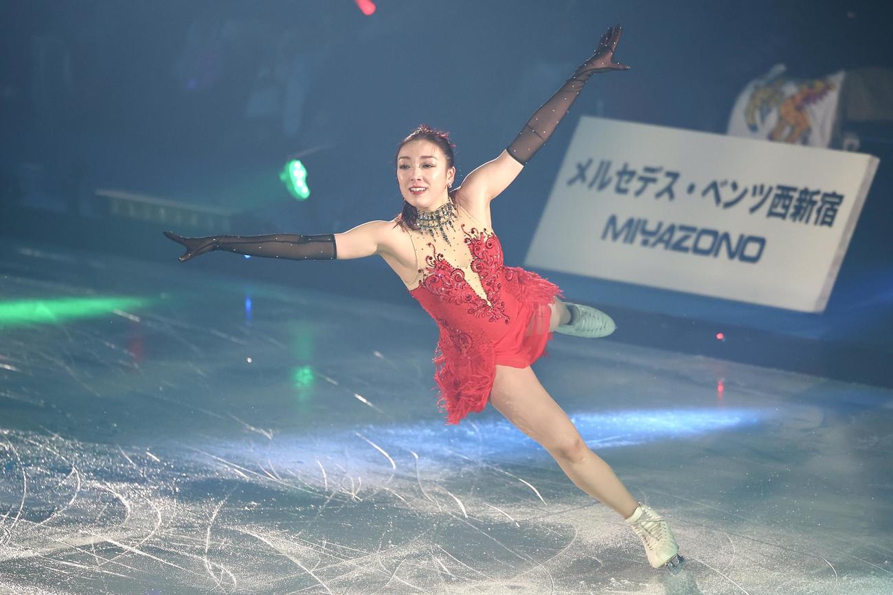「プリンスアイスワールド2025－2026 PIW THE MUSICAL～The Best of BROADWAY～東京公演」で華麗な演技を披露する本郷理華さん（撮影・宮地輝）