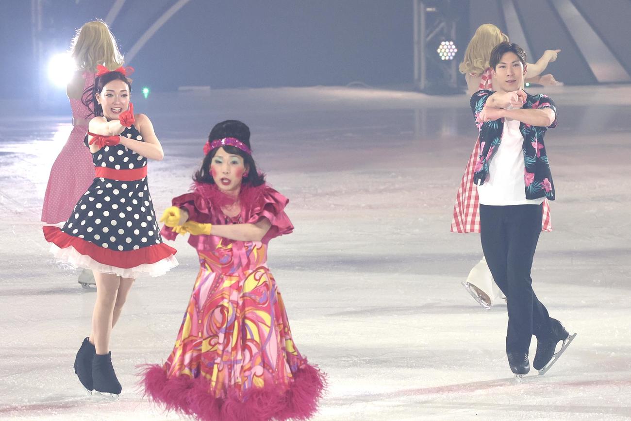 「プリンスアイスワールド2025－2026 PIW THE MUSICAL～The Best of BROADWAY～東京公演」で華麗な演技を披露する本郷理さん（左）と田中刑事さん（撮影・宮地輝）