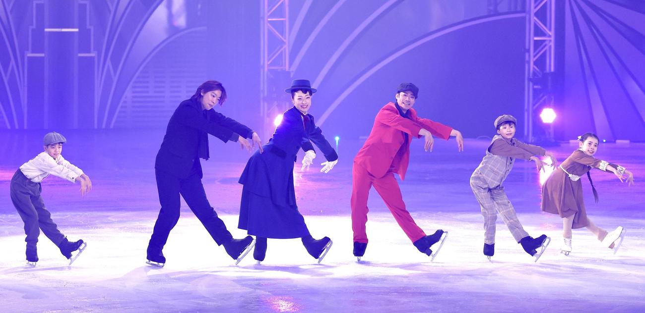 「プリンスアイスワールド2025－2026 PIW THE MUSICAL～The Best of BROADWAY～東京公演」で華麗な演技を披露する高橋大輔さん（中央右）ら＝（撮影・宮地輝）