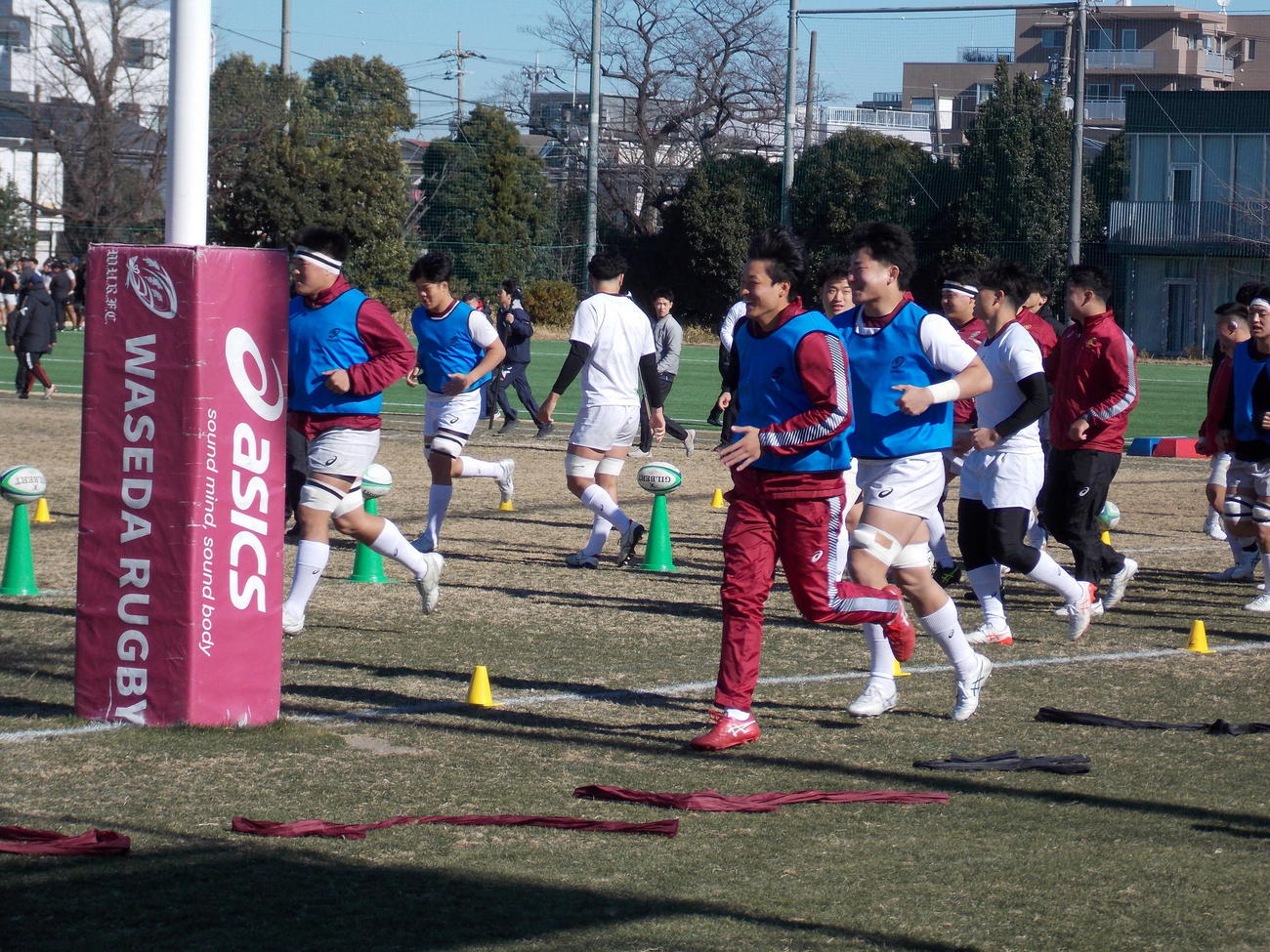全国大学選手権決勝に向けて、前日練習に臨んだ早大の選手たち（撮影・松本航）