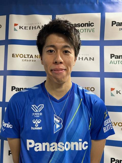 取材に応じる大阪B富田将馬（撮影・横田和幸）