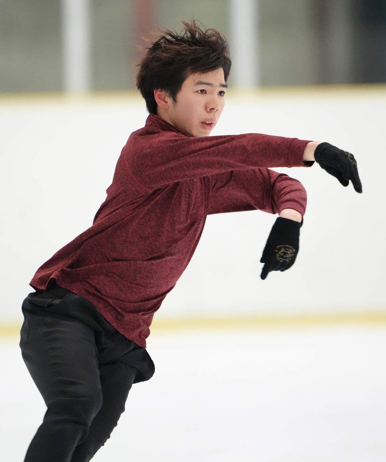 練習を公開し、曲に乗せて演技を確認する佐藤（撮影・足立雅史）