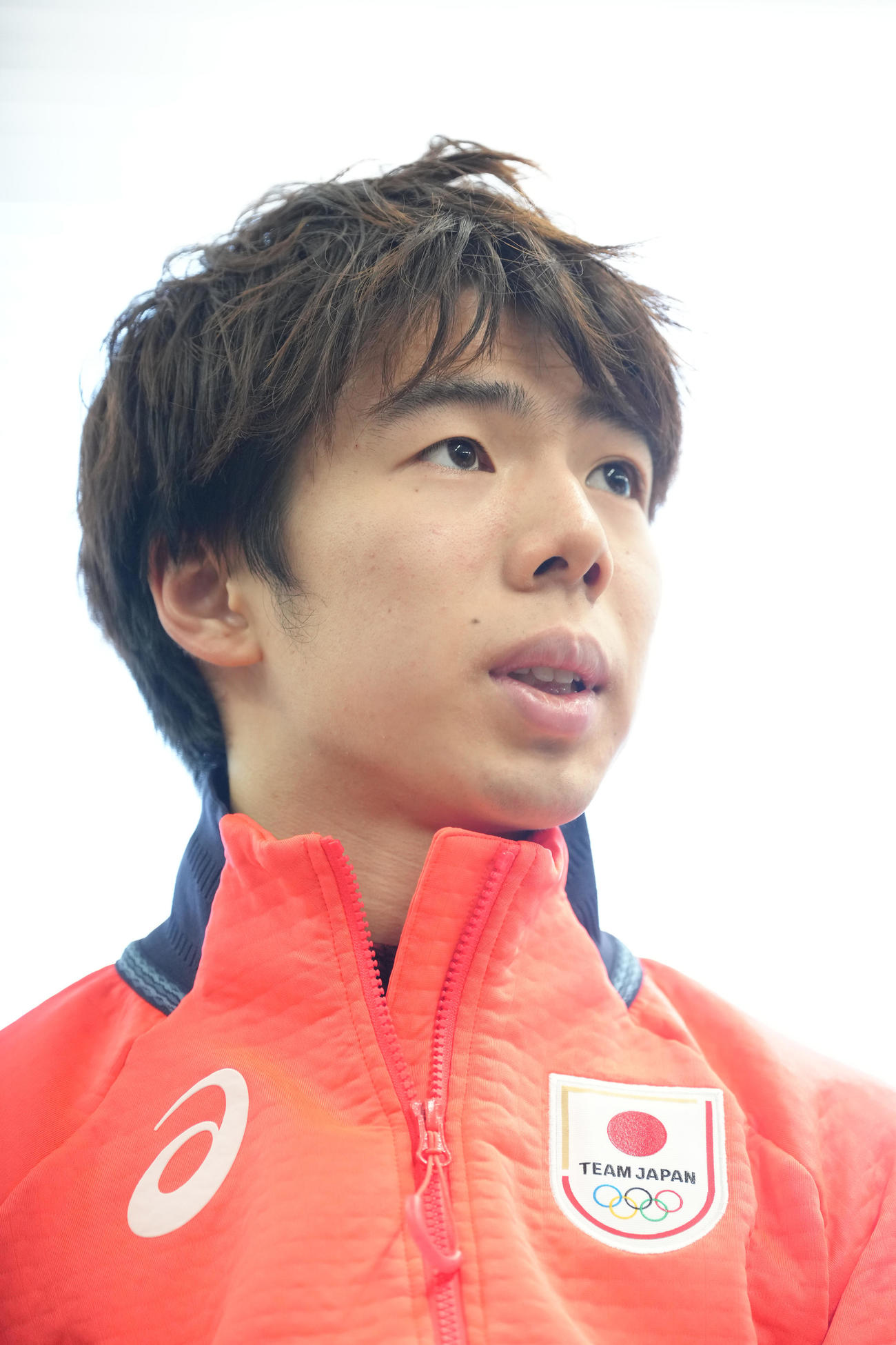 公開練習後、取材に応じる佐藤（撮影・足立雅史）