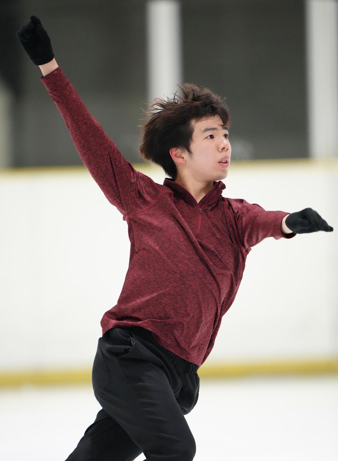 練習を公開し、曲に乗せて演技を確認する佐藤（撮影・足立雅史）