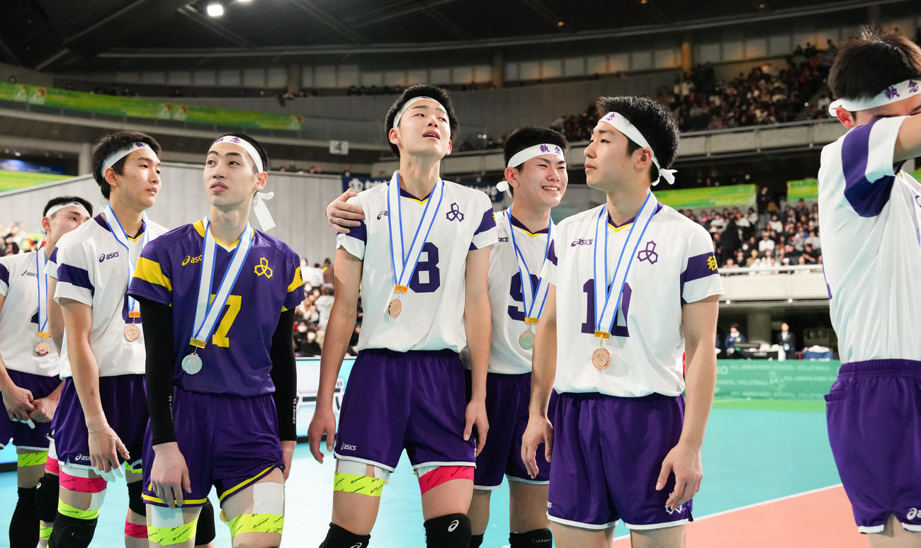 雄物川対東山　東山に敗れ決勝進出を逃し、肩を落とす雄物川の選手たち（撮影・鈴木みどり）