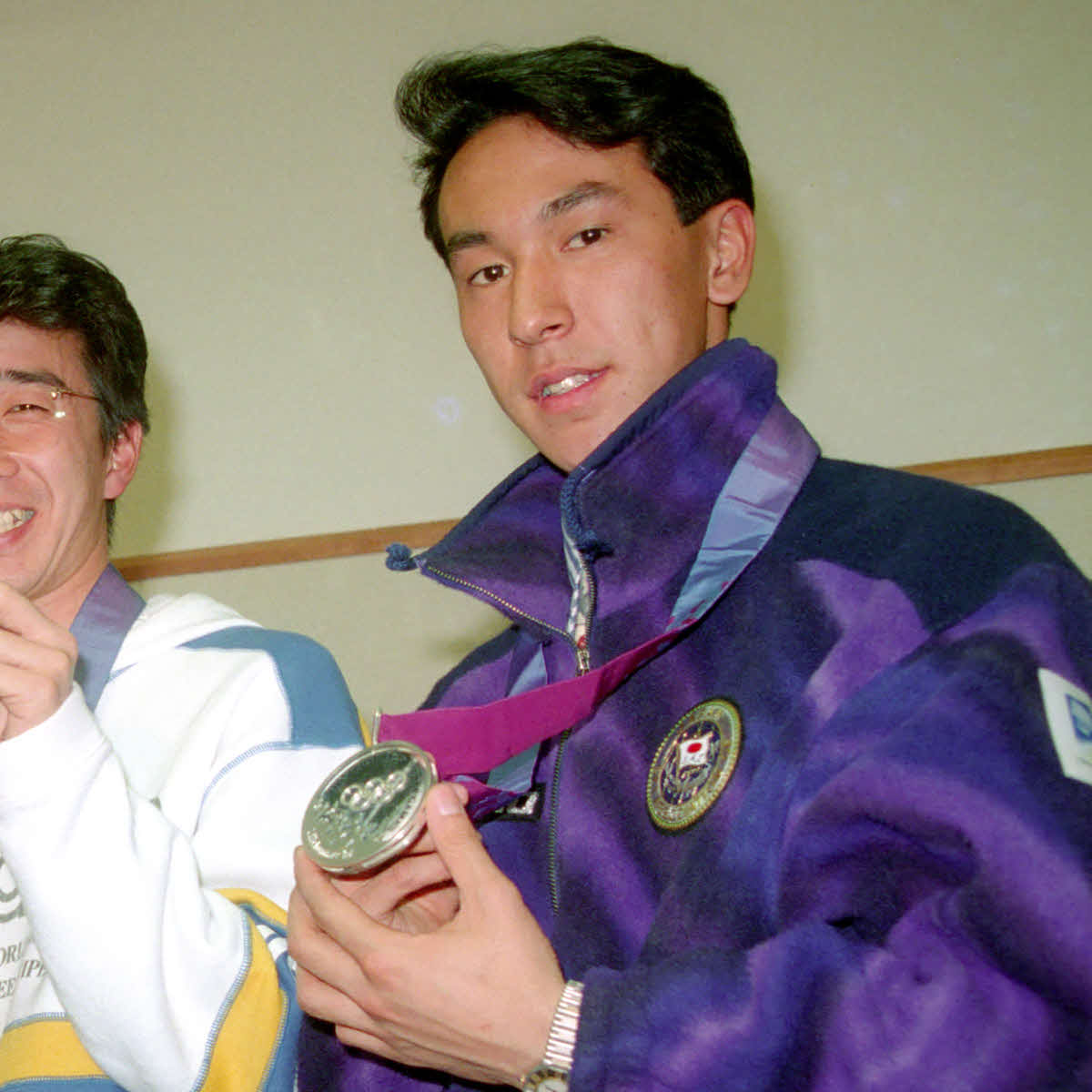 リレハンメル五輪ジャンプ団体で銀メダルを獲得した葛西紀明。左は原田雅彦（1994年3月）