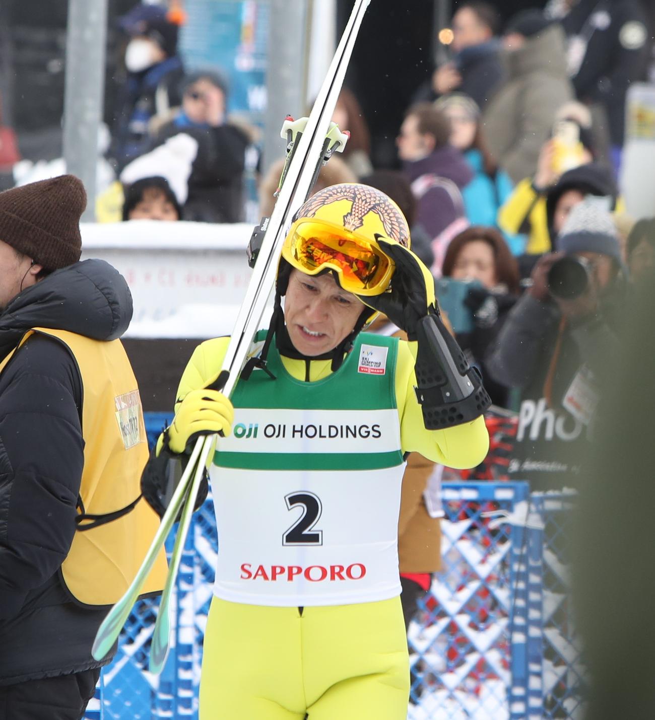 W杯札幌大会　予選を終えて引き揚げる葛西（撮影・奥村晶治）