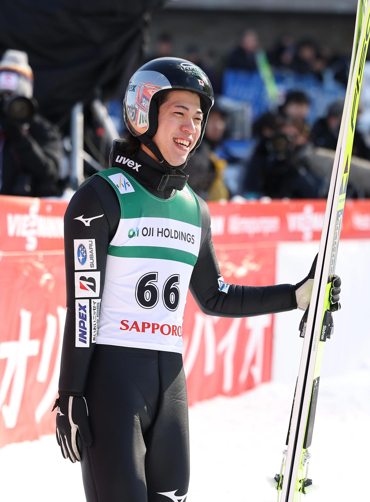 2回目、138メートルを飛び笑顔を見せる二階堂（撮影・前田充）