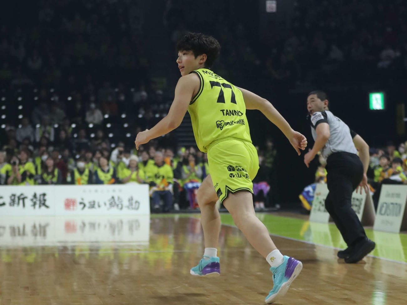 仙台対京都　ボールを追うB1仙台・丹野（2025年12月14日撮影）