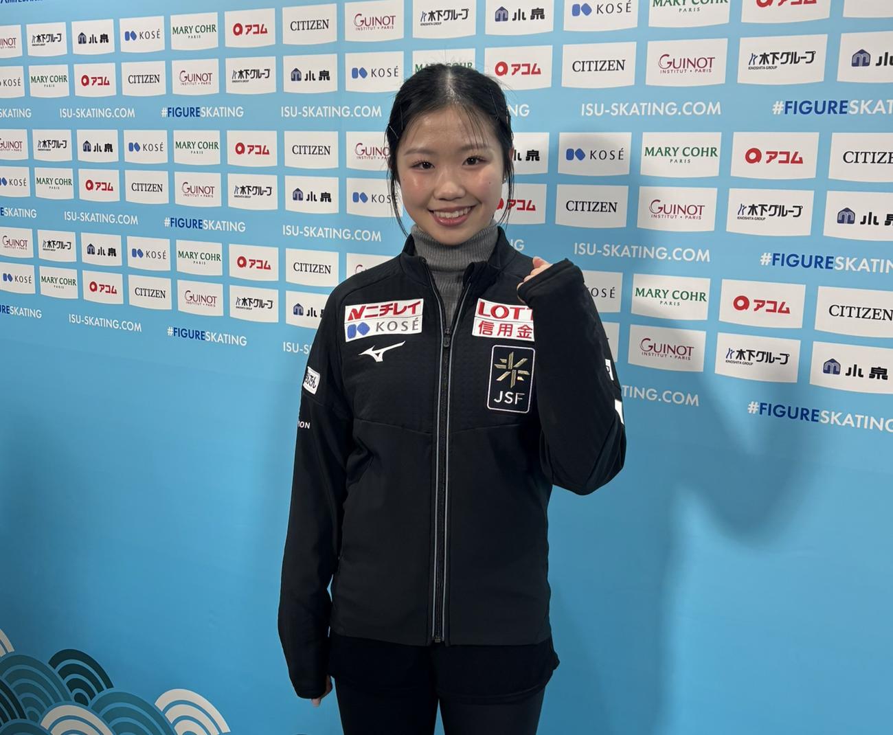 4大陸選手権の公式練習を終え、ポーズを取る中井（撮影・勝部晃多）
