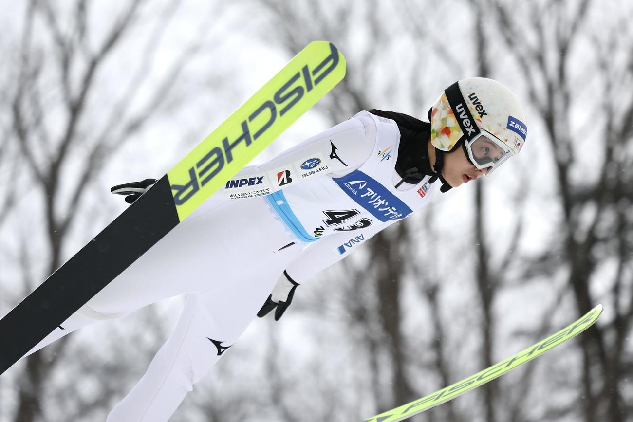 予選で飛躍する丸山（撮影・前田充）