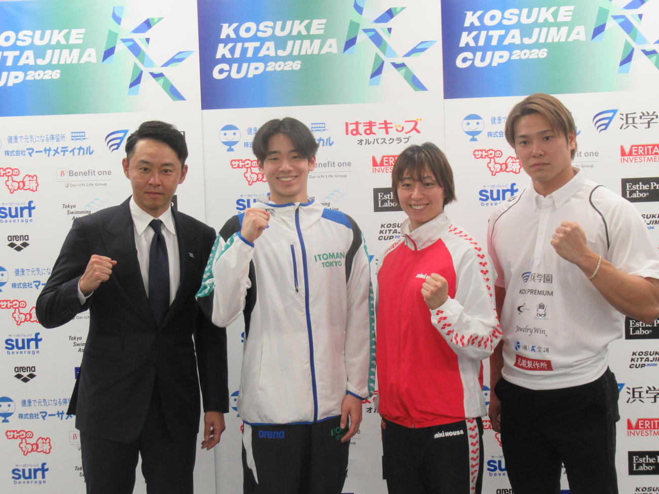 競泳中村克（右）は妻で女優の川島海荷と昨年末に都内で挙式したことを明かした。右から中村、鈴木聡美、村佐達也、北島康介氏（撮影・益田一弘）＝2026年1月22日、東京アクアティクスセンター