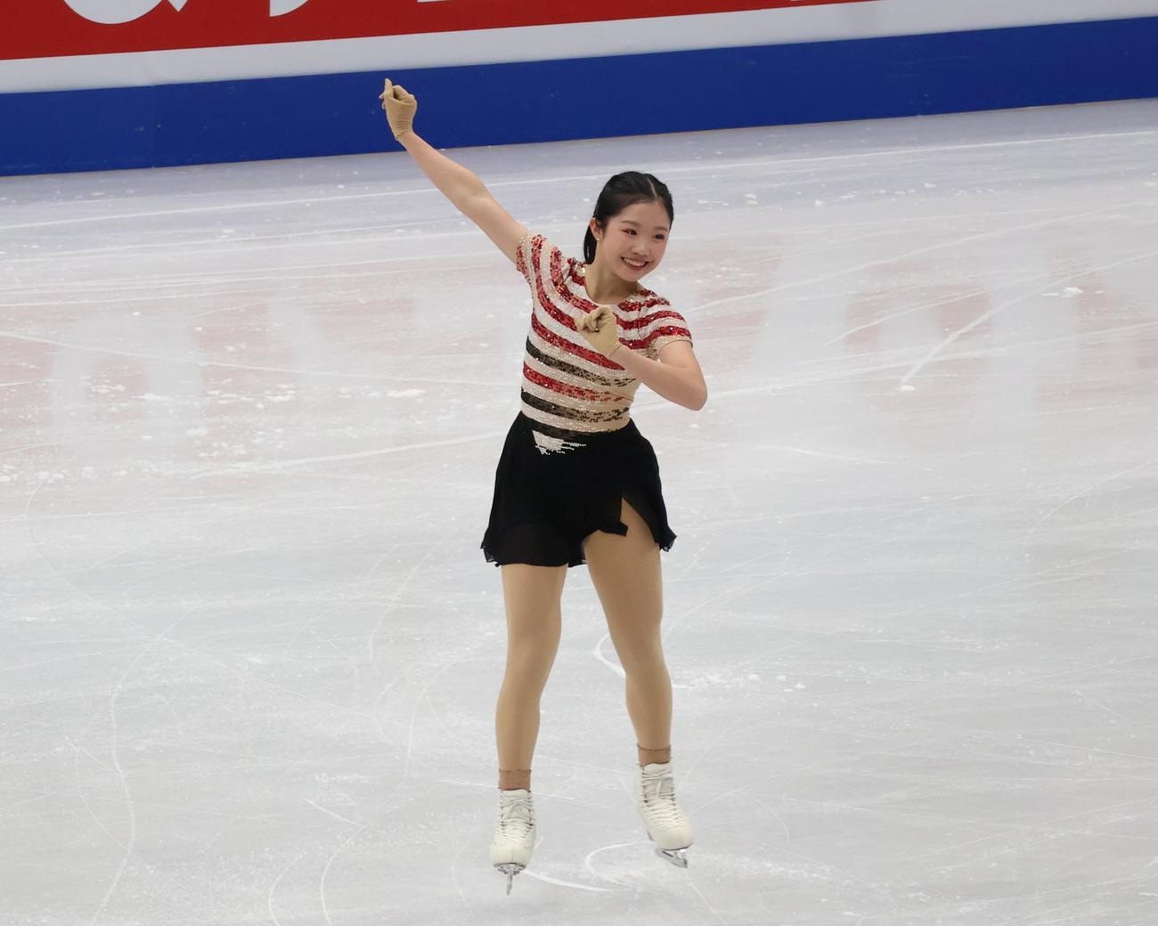 4大陸選手権の女子SPで演技する中井（撮影・勝部晃多）