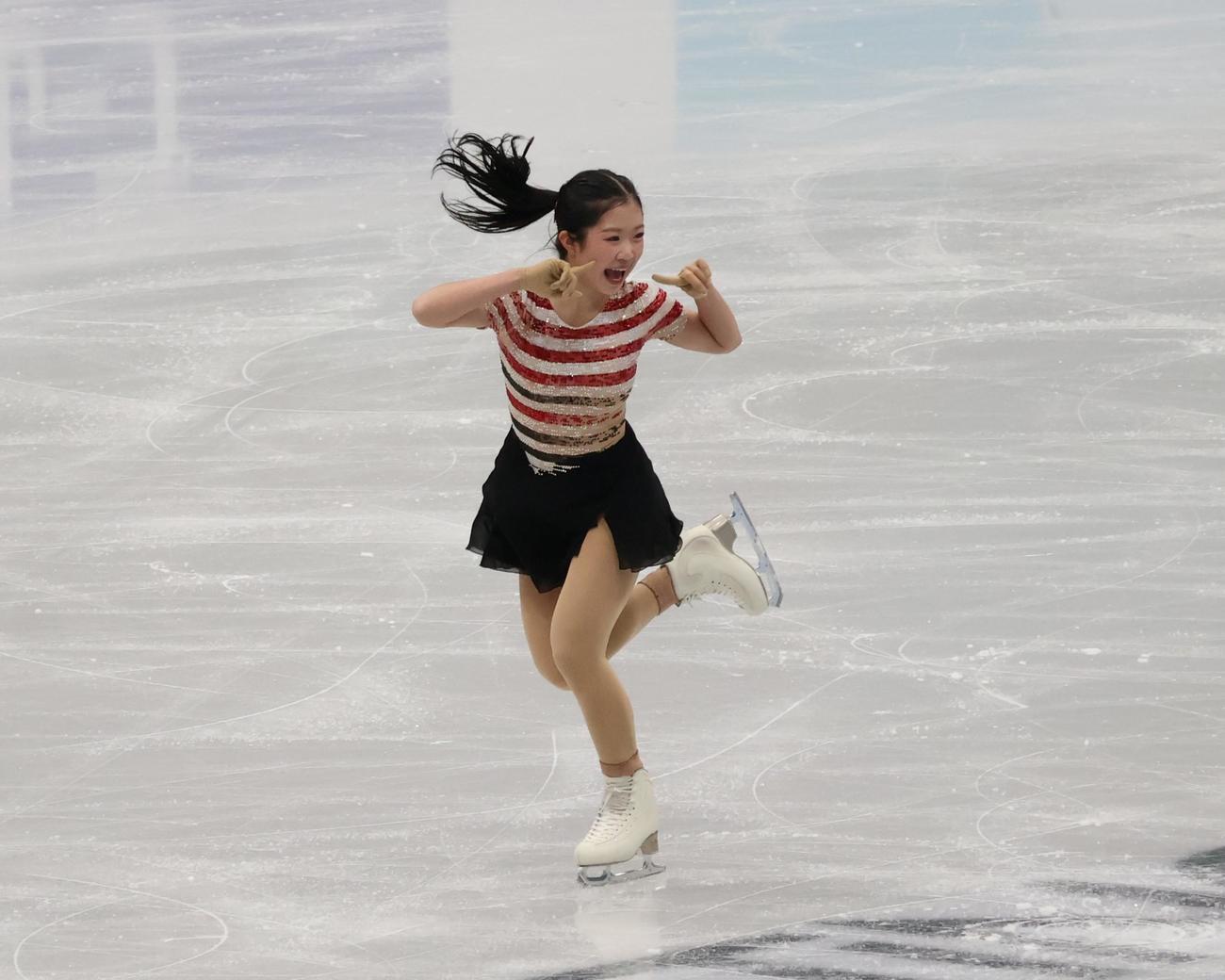 4大陸選手権の女子SPで演技する中井（撮影・勝部晃多）