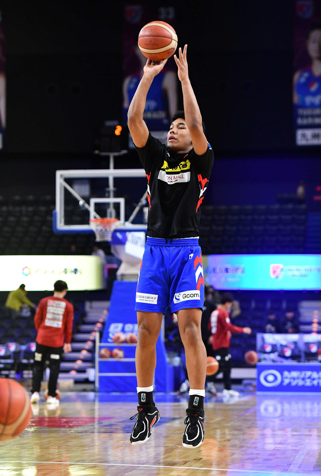 福岡対奈良　試合前、ウオーミングアップを行う福岡白谷（撮影・岩下翔太）