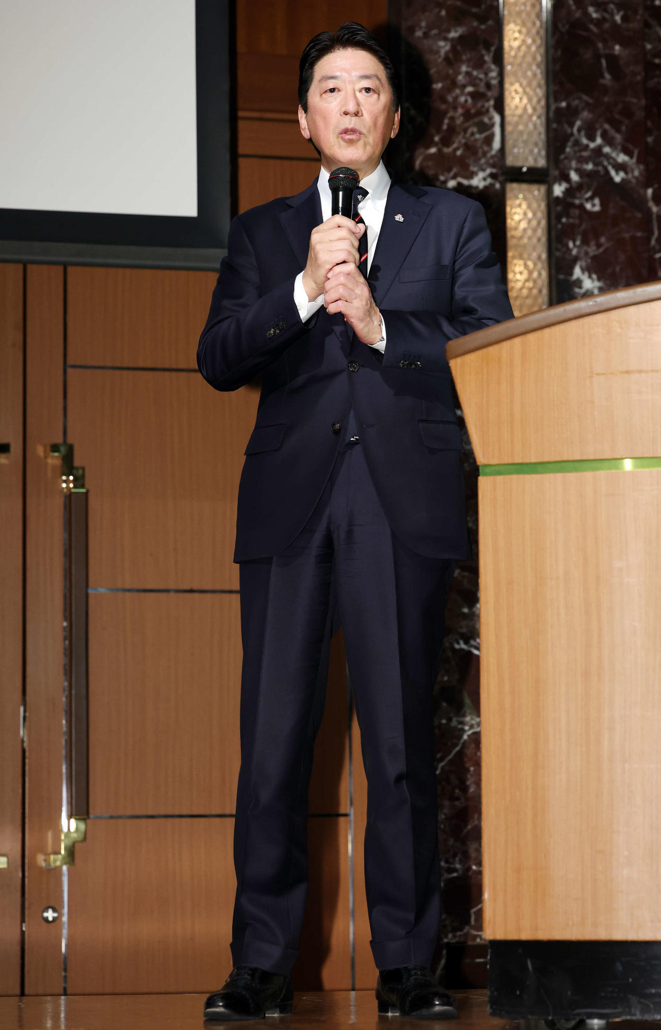 男子ラグビーW杯2035招致キックオフ宣言記者会見に臨む日本ラグビー協会土田雅人会長（撮影・宮地輝）