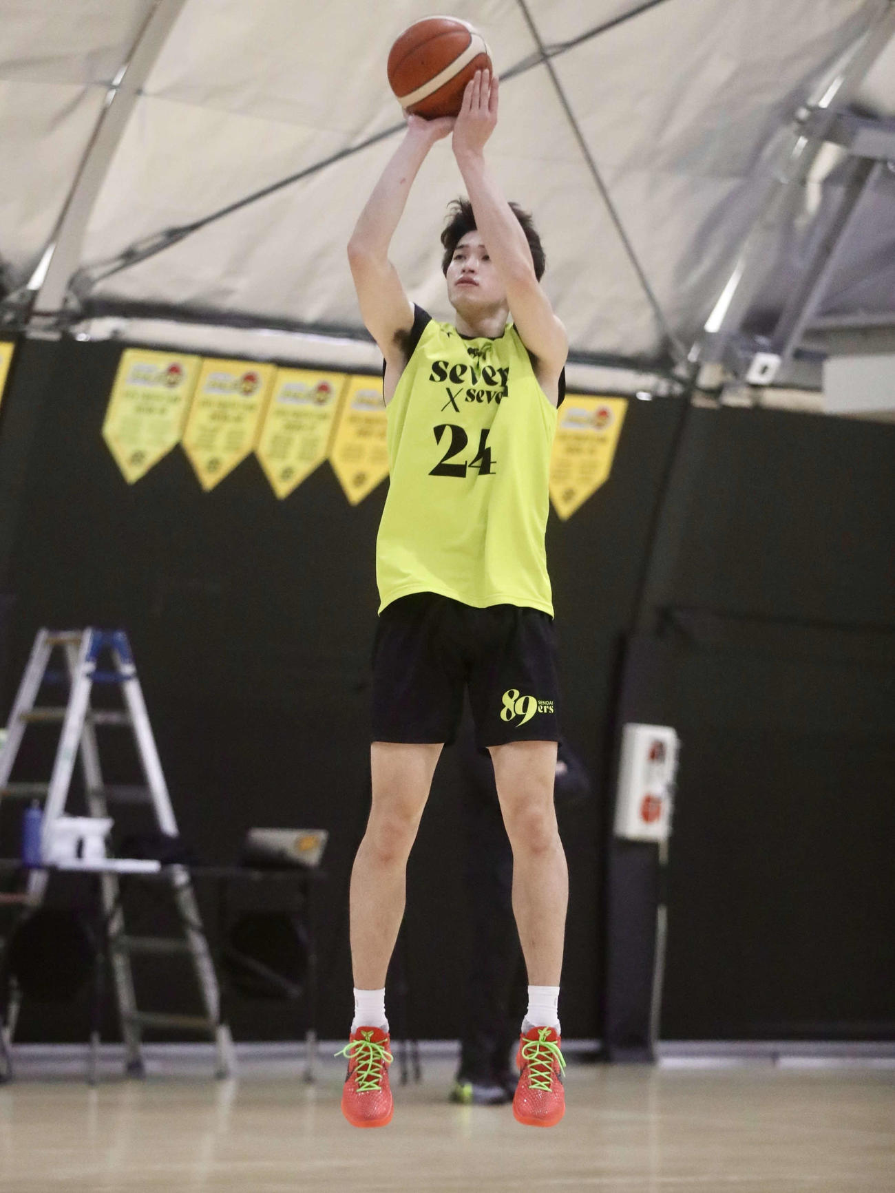 3点シュートの練習をするB1仙台新沼（撮影・高橋香奈）
