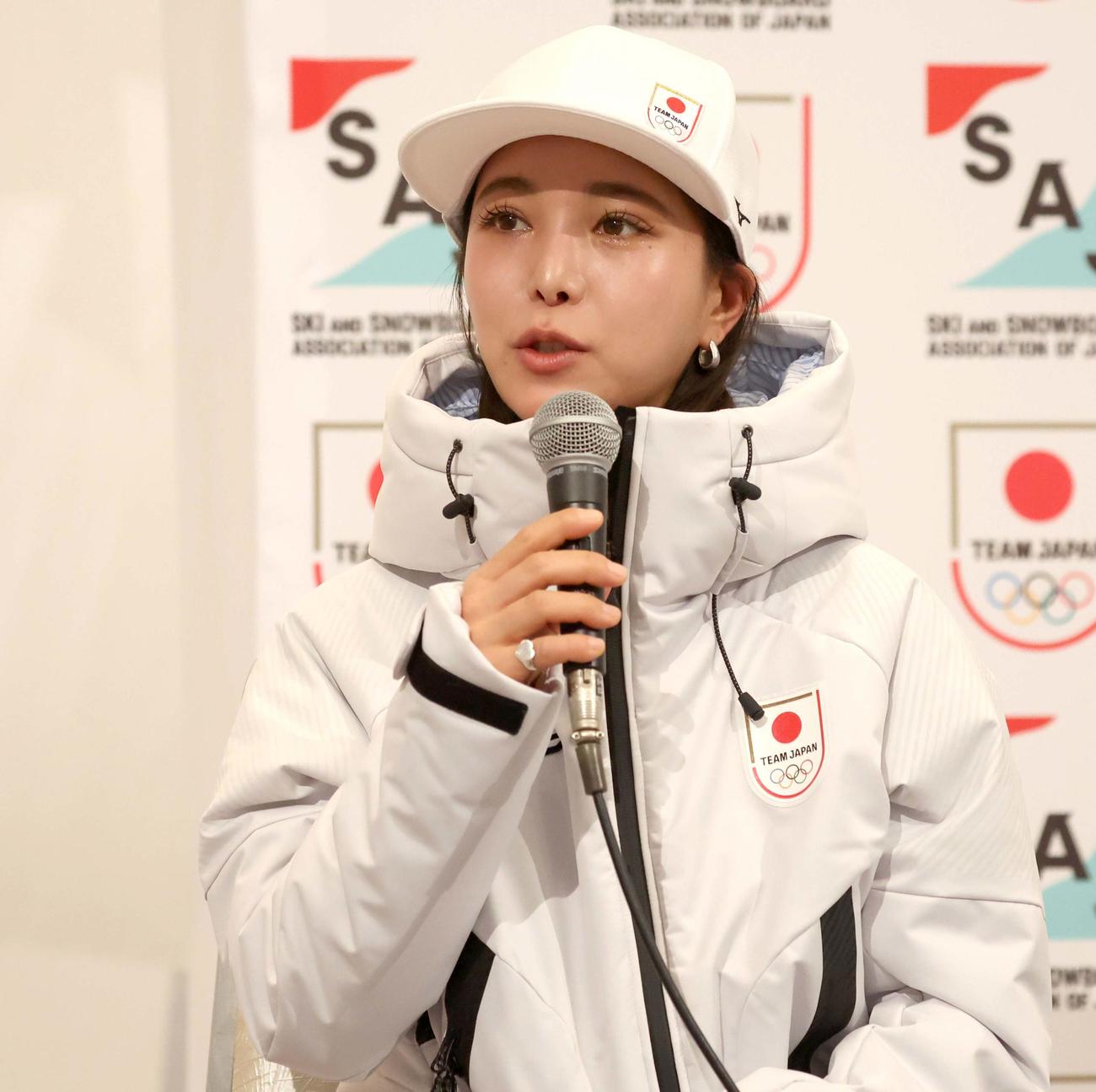 女子ジャンプ五輪代表メンバー記者会見で話す高梨（撮影・黒川智章）