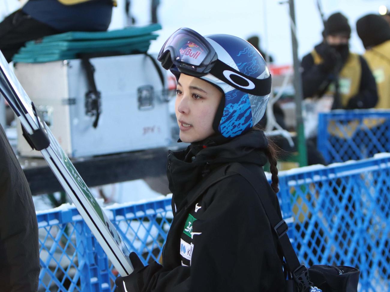 ジャンプ女子W杯札幌大会　12位で予選通過する高梨（撮影・奥村晶治）