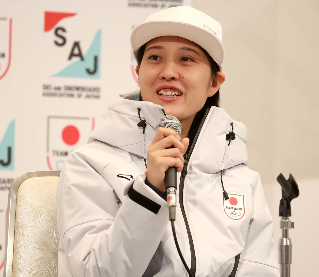 女子ジャンプ五輪代表メンバー記者会見で話す丸山（撮影・黒川智章）