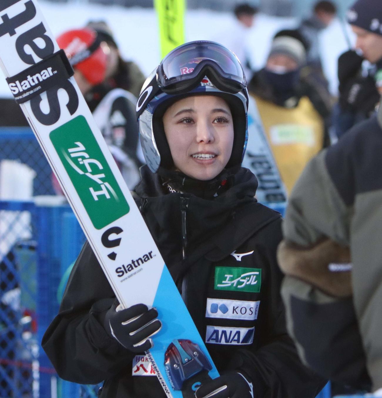 ジャンプ女子W杯札幌大会　12位で予選通過する高梨（撮影・奥村晶治）