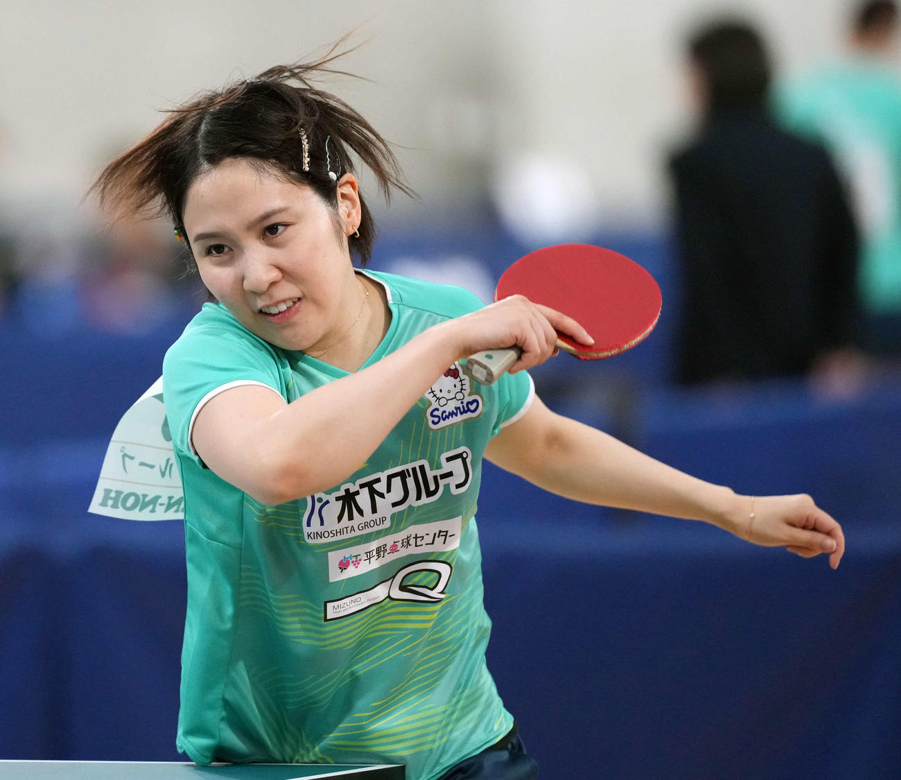 女子シングルス6回戦　佐藤瞳対平野美宇　打ち返す平野（撮影・小島史椰）