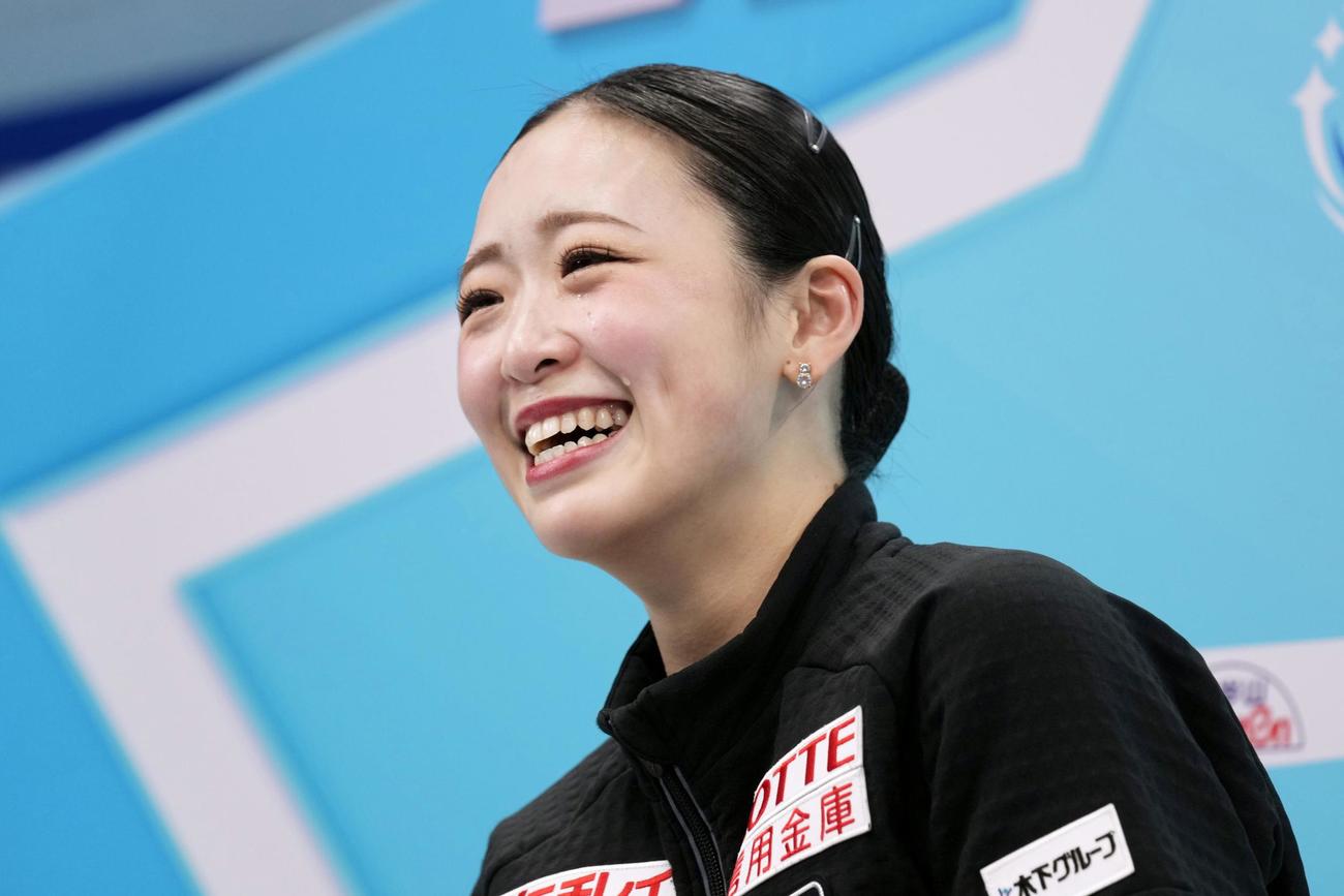 優勝を決め、涙を流す青木祐奈（共同）