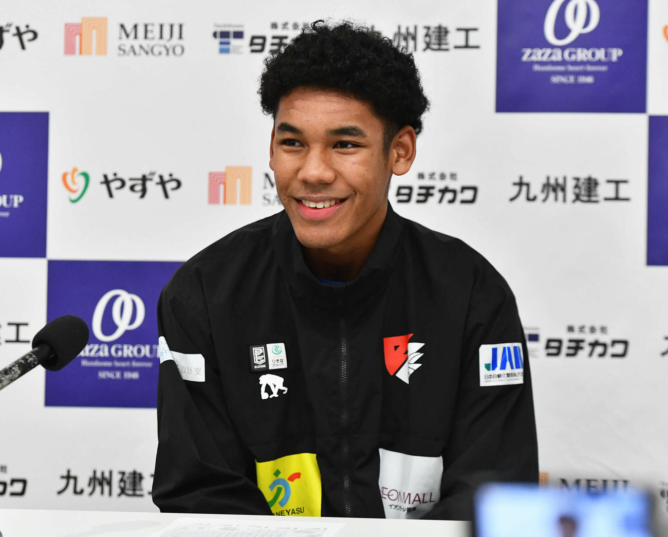 福岡対奈良　試合後の会見で笑顔を見せる福岡白谷（撮影・岩下翔太）
