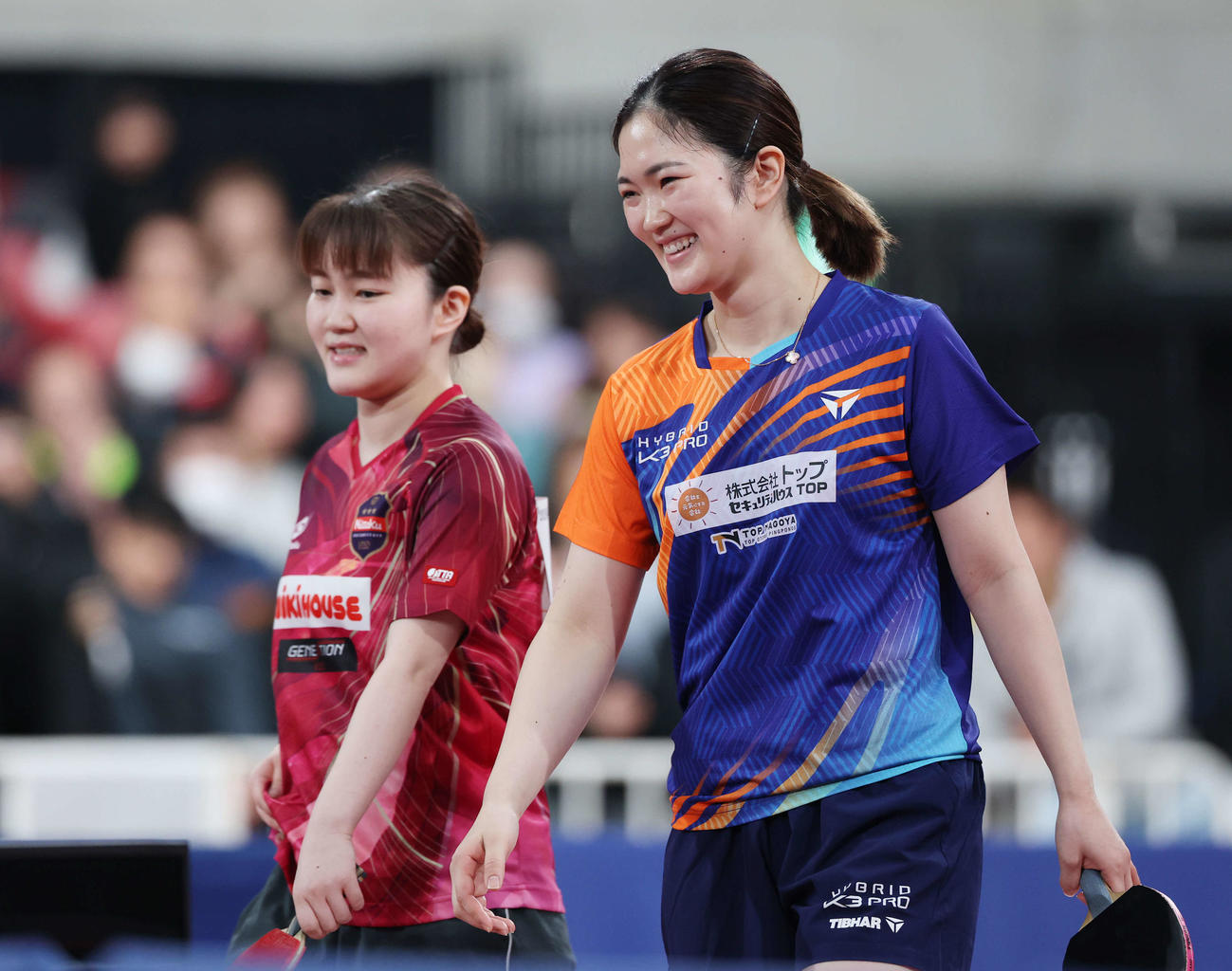 大藤（左）に勝利し準決勝進出を決め笑顔の木原（撮影・宮地輝）