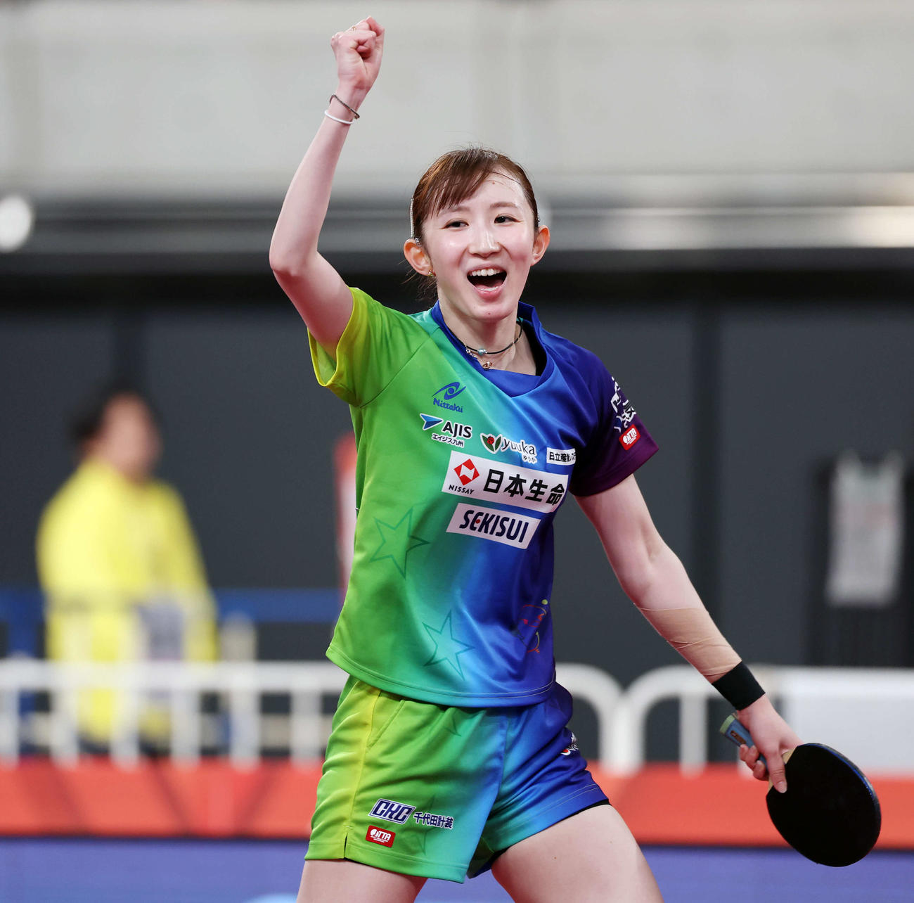 準決勝進出を決めガッツポーズする早田（撮影・宮地輝）