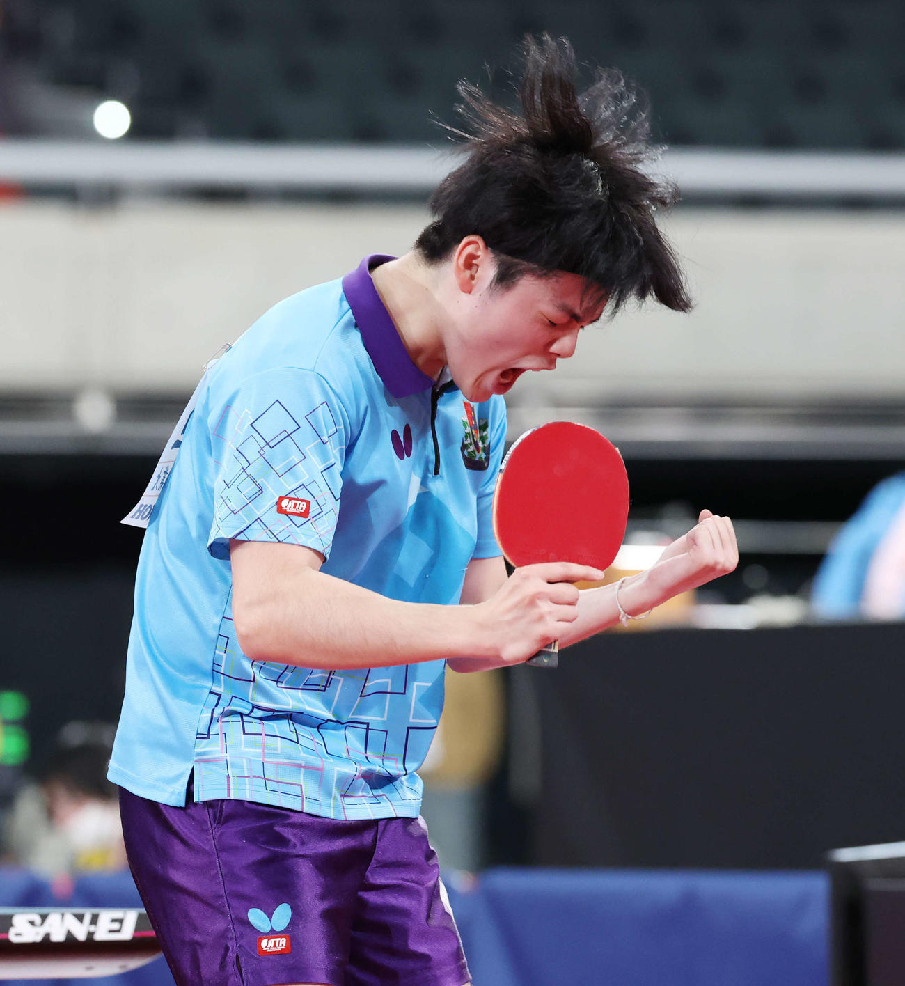 準決勝進出を決め雄たけびを上げる谷垣（撮影・宮地輝）
