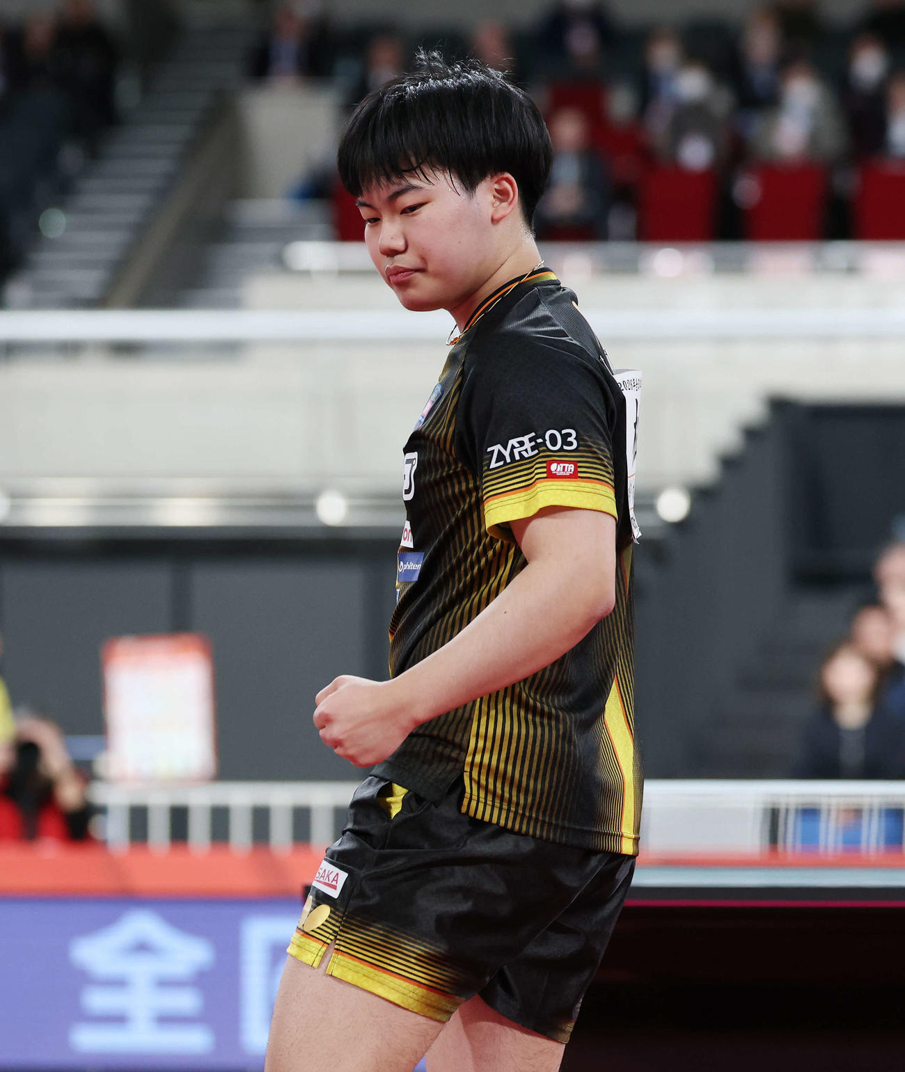 準決勝進出を決めガッツポーズする松島（撮影・宮地輝）