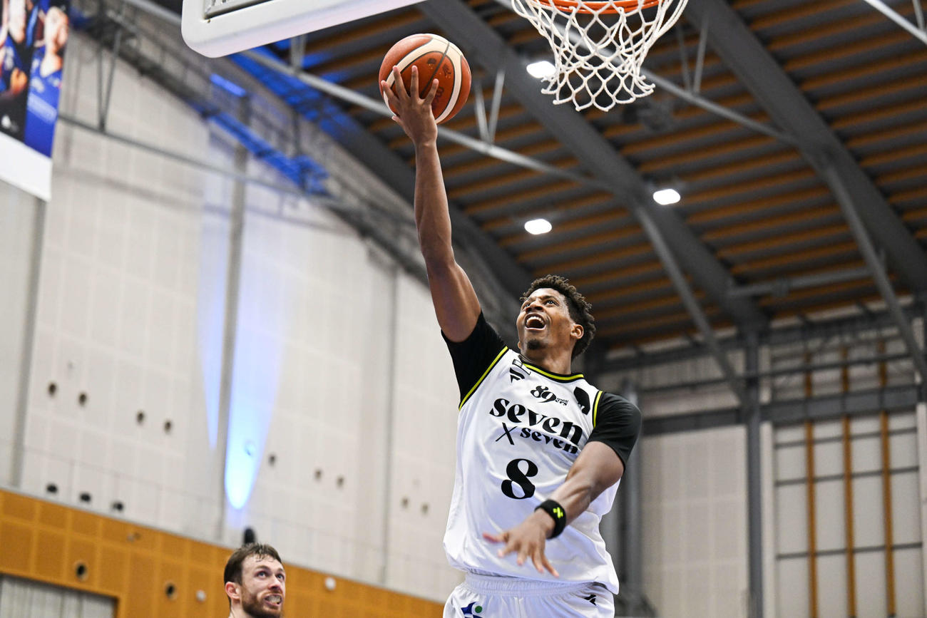 島根対仙台　第3Q、シュートを放つB1仙台カルバー（（C）B.LEAGUE）