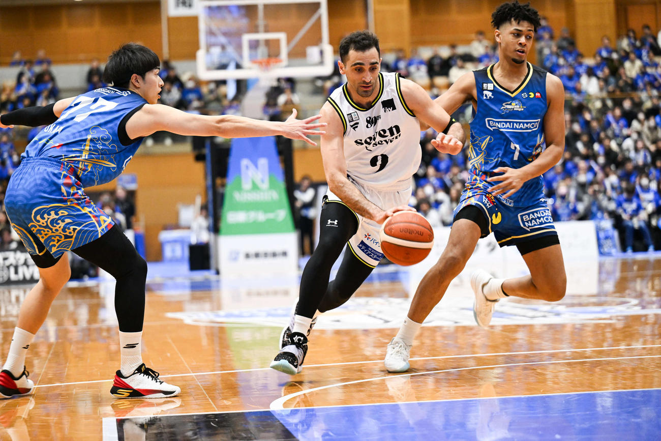 島根対仙台　ドリブル突破するB1仙台セルジオ・エルダーウィッチ（B．LEAGUE提供）